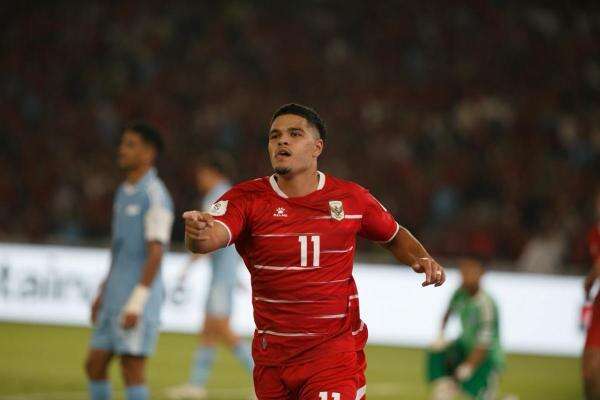 Ragnar Oratmangoen Bawa Timnas Indonesia Unggul 1-0 atas Singapura di Babak Pertama Ragnar Oratmangoen Bawa Timnas Indonesia Unggul 1-0 atas Singapura di Babak Pertama