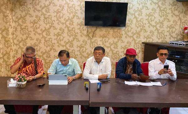 Tim Hukum Merah Putih Sebut Gugatan Denny Indrayana Cs Sebagai Makar Terselubung Tim Hukum Merah Putih Sebut Gugatan Denny Indrayana Cs Sebagai Makar Terselubung