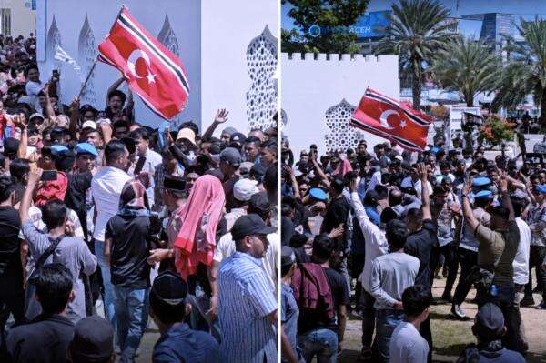Peringatan Hari Damai Aceh Berujung Ricuh, Massa Zikir Akbar Kibarkan Bendera Bulan Bintang Peringatan Hari Damai Aceh Berujung Ricuh, Massa Zikir Akbar Kibarkan Bendera Bulan Bintang