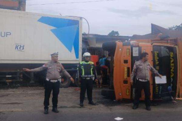 Kecelakaan Beruntun 3 Kendaraan di Deli Sedang, 4 Rumah dan Sekolah Terdampak Kecelakaan Beruntun 3 Kendaraan di Deli Sedang, 4 Rumah dan Sekolah Terdampak