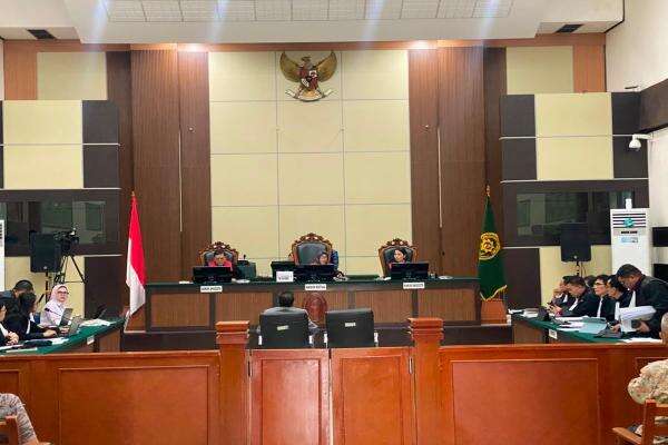 Kubu Roy Suryo Cecar Lechumanan soal Pernyataan Kliennya yang Berujung Penggerudukan Rumah Jokowi di Solo Kubu Roy Suryo Cecar Lechumanan soal Pernyataan Kliennya yang Berujung Penggerudukan Rumah Jokowi di Solo