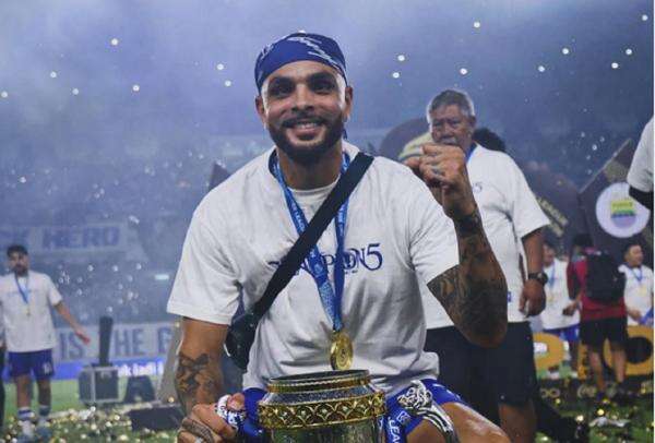 Resmi Tinggalkan Persib Bandung, Layvin Kurzawa: I Love You Bobotoh! Resmi Tinggalkan Persib Bandung, Layvin Kurzawa: I Love You Bobotoh!