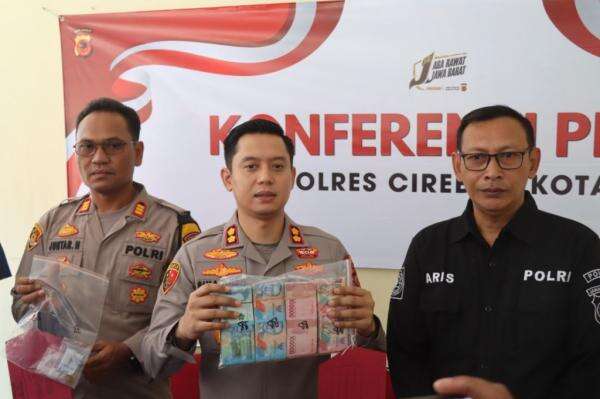 Kronologi 2 Pemuda Curi Uang dan Emas Tetangga saat Kebakaran, Pura-Pura Bantu Evakuasi Kronologi 2 Pemuda Curi Uang dan Emas Tetangga saat Kebakaran, Pura-Pura Bantu Evakuasi