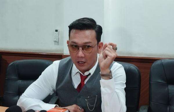 Denny Sumargo Klaim Keluarga Ikut Dibully Usai Podcast Bareng Sarwendah Denny Sumargo Klaim Keluarga Ikut Dibully Usai Podcast Bareng Sarwendah
