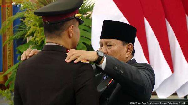 Dilantik Jadi Kapolri, Suyudi Ario Seto Resmi Sandang Bintang 4 Dilantik Jadi Kapolri, Suyudi Ario Seto Resmi Sandang Bintang 4