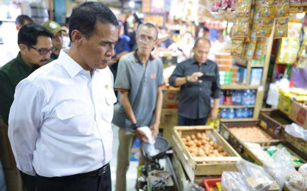 Jaga Harga Telur, Mentan Wajibkan SPPG Beli dari Peternak Rp26.500 per Kg Jaga Harga Telur, Mentan Wajibkan SPPG Beli dari Peternak Rp26.500 per Kg