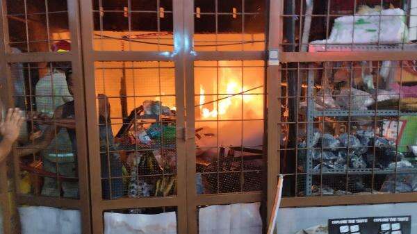 Kebakaran di Ciamis, Toko Kelontong Ludes Terbakar Kerugian Ditaksir Capai Rp250 Juta Kebakaran di Ciamis, Toko Kelontong Ludes Terbakar Kerugian Ditaksir Capai Rp250 Juta