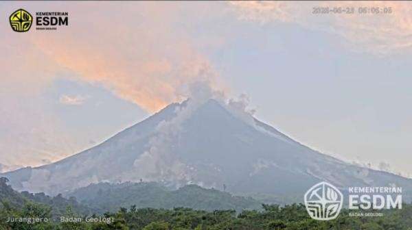 Gunung Merapi Luncurkan Awan Panas 2 Kilometer, Status Masih Siaga Gunung Merapi Luncurkan Awan Panas 2 Kilometer, Status Masih Siaga