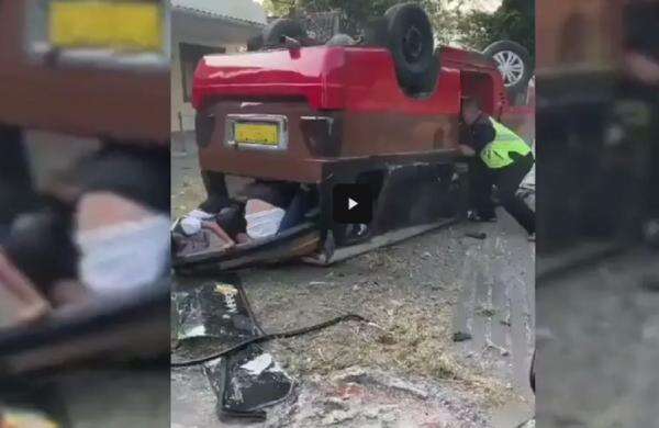 Angkot Rombongan Pelajar SMP Kecelakaan di Jatinangor Sumedang, 17 Luka-Luka Angkot Rombongan Pelajar SMP Kecelakaan di Jatinangor Sumedang, 17 Luka-Luka