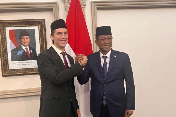 Luke Vickery Resmi Jadi WNI, Langsung Dapat Misi Besar Bawa Indonesia ke Piala Dunia 2030 Luke Vickery Resmi Jadi WNI, Langsung Dapat Misi Besar Bawa Indonesia ke Piala Dunia 2030