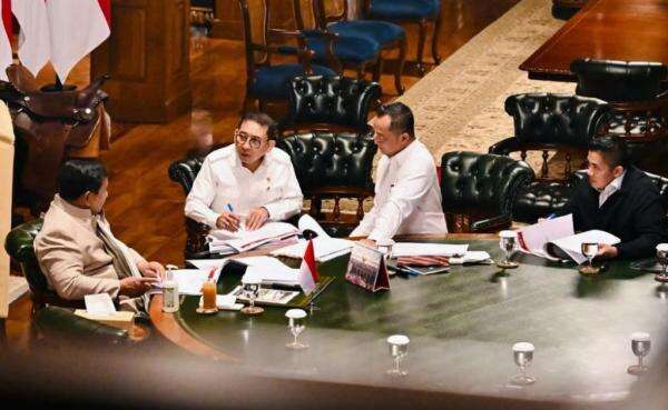 Prabowo Terima Usulan Gelar dan Tanda Kehormatan untuk Sejumlah Tokoh Nasional Prabowo Terima Usulan Gelar dan Tanda Kehormatan untuk Sejumlah Tokoh Nasional