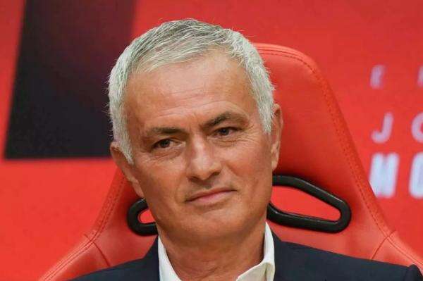 Real Madrid Prioritaskan Kejar Bek Inter Milan, Mourinho Fokus Benahi Lini Pertahanan Real Madrid Prioritaskan Kejar Bek Inter Milan, Mourinho Fokus Benahi Lini Pertahanan