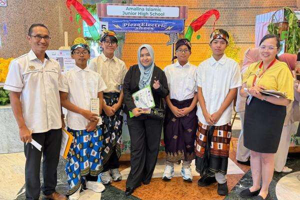 SMP Islam Amalina Raih Penghargaan Most Innovative Eco Project di ESD Symposium 2026 Malaysia SMP Islam Amalina Raih Penghargaan Most Innovative Eco Project di ESD Symposium 2026 Malaysia