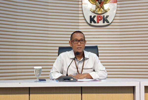 KPK Tahan 3 Tersangka Kasus Suap Dana Hibah Pokmas Jawa Timur KPK Tahan 3 Tersangka Kasus Suap Dana Hibah Pokmas Jawa Timur