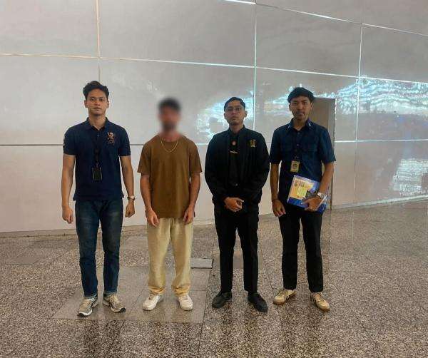 Salahgunakan Izin Tinggal Pria Kelahiran Israel Dideportasi dari Bali, Dicekal Selama Lima Tahun Salahgunakan Izin Tinggal Pria Kelahiran Israel Dideportasi dari Bali, Dicekal Selama Lima Tahun
