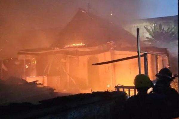 Bikin Susah Banyak Orang, Pria di Sumsel Bakar 11 Rumah gegara Marah kepada Istri Bikin Susah Banyak Orang, Pria di Sumsel Bakar 11 Rumah gegara Marah kepada Istri