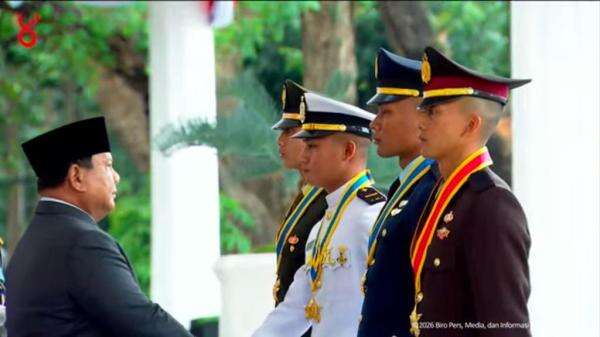 Prabowo Resmi Lantik 1.177 Perwira TNI-Polri di Istana, 4 Taruna Terbaik Raih Adhi Makayasa Prabowo Resmi Lantik 1.177 Perwira TNI-Polri di Istana, 4 Taruna Terbaik Raih Adhi Makayasa
