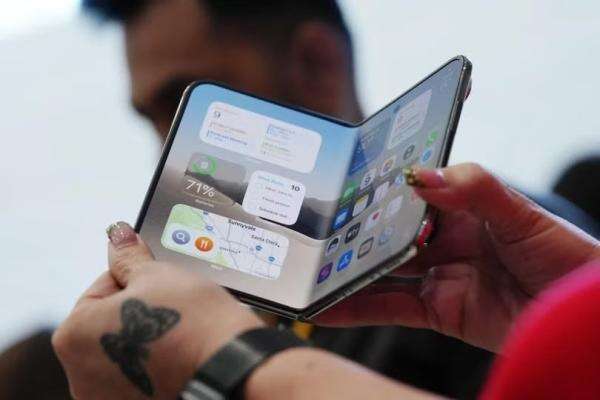 Lipatan iPhone Duo Bisakah Meninggalkan Bekas, Teknologi Apple Dipertayakan Lipatan iPhone Duo Bisakah Meninggalkan Bekas, Teknologi Apple Dipertayakan