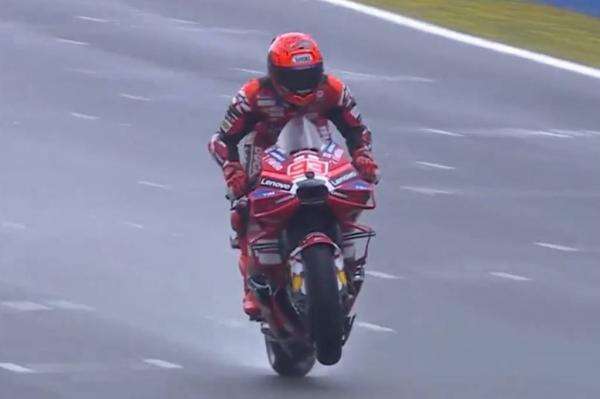 Sempat Terjatuh, Marc Marquez Rebut Pole Position MotoGP Hungaria 2026 Sempat Terjatuh, Marc Marquez Rebut Pole Position MotoGP Hungaria 2026