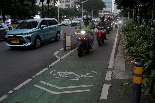 Dishub Evaluasi Lebar Jalur Sepeda Jakarta: Dalam Rangka Berkeadilan Dishub Evaluasi Lebar Jalur Sepeda Jakarta: Dalam Rangka Berkeadilan