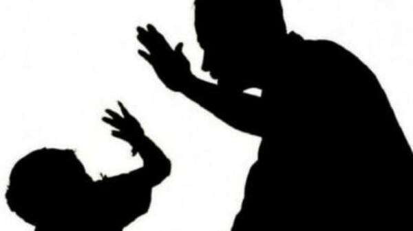 Balita 2 Tahun Tewas Diduga Dianiaya Pasutri Pengasuh di Kuansing, Aksi Keji Pelaku Direkam Balita 2 Tahun Tewas Diduga Dianiaya Pasutri Pengasuh di Kuansing, Aksi Keji Pelaku Direkam