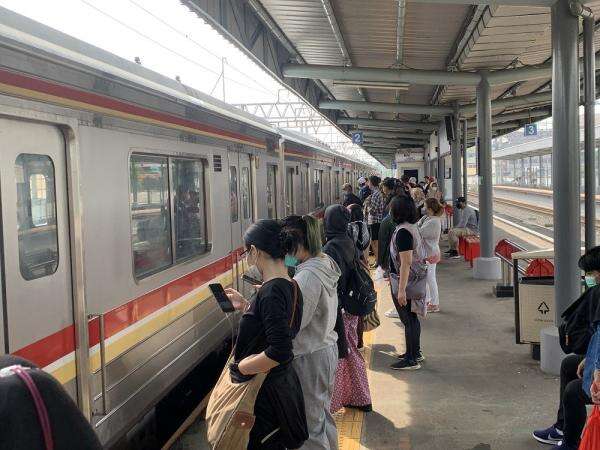 Dilema Pengadaan KRL: Impor Terbentur Aturan, Produksi dalam Negeri Belum Cukup Dilema Pengadaan KRL: Impor Terbentur Aturan, Produksi dalam Negeri Belum Cukup