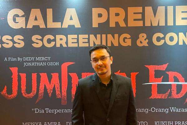 Dimas Aditya Syok Temui Langsung Orang Dipasung saat Syuting Juminten Edan Dimas Aditya Syok Temui Langsung Orang Dipasung saat Syuting Juminten Edan