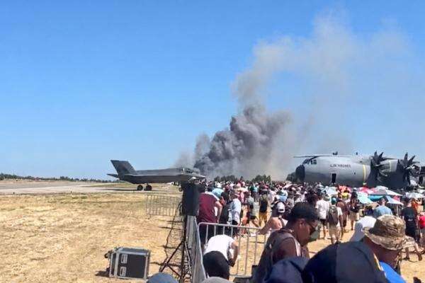 Jet Tempur F-4 Phantom Yunani Jatuh Terbelah 2 saat Beraksi di Athens Flying Week, 2 Pilot Tewas Jet Tempur F-4 Phantom Yunani Jatuh Terbelah 2 saat Beraksi di Athens Flying Week, 2 Pilot Tewas