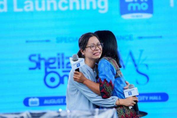 Hampir 10 Tahun Merantau, Tangis Yuni Pecah Saat Bertemu Ibunya Berkat Group CEO BRI Hampir 10 Tahun Merantau, Tangis Yuni Pecah Saat Bertemu Ibunya Berkat Group CEO BRI