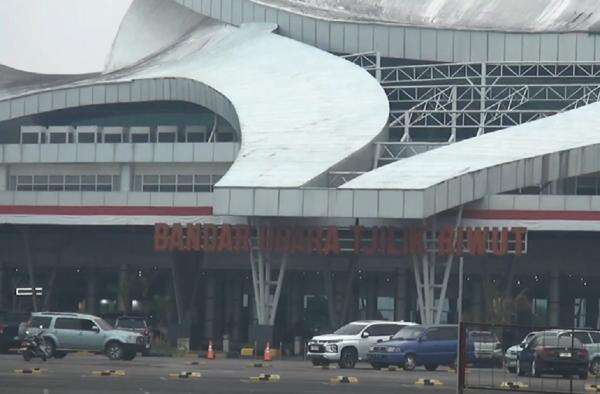 Puluhan Hektare Lahan Terbakar di Kawasan Bandara Tjilik Riwut, Petugas Kewalahan Puluhan Hektare Lahan Terbakar di Kawasan Bandara Tjilik Riwut, Petugas Kewalahan