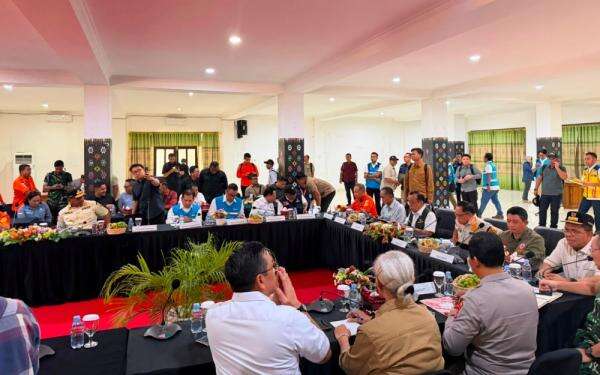 Pasokan Listrik Utama di Flores Kembali Normal, PLN Fokus Pulihkan Jaringan Distribusi hingga ke Mas Pasokan Listrik Utama di Flores Kembali Normal, PLN Fokus Pulihkan Jaringan Distribusi hingga ke Mas