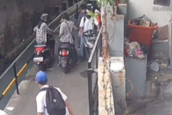 Bacok Pelajar di Jakbar, 2 Pelaku Ditangkap Polsek Palmerah Bacok Pelajar di Jakbar, 2 Pelaku Ditangkap Polsek Palmerah