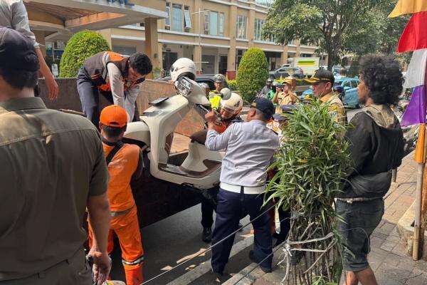 Parkir Sembarangan, 14 Motor di Kebayoran Baru Jaksel Diangkut Dishub Parkir Sembarangan, 14 Motor di Kebayoran Baru Jaksel Diangkut Dishub