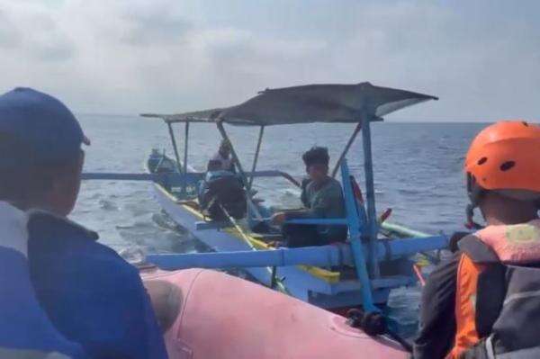 Penumpang KMP Cemerlang 55 Diduga Jatuh ke Laut di Gilimanuk, Masih Dicari Tim SAR Penumpang KMP Cemerlang 55 Diduga Jatuh ke Laut di Gilimanuk, Masih Dicari Tim SAR