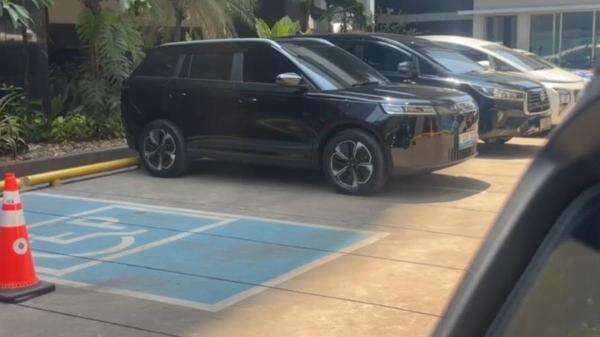 KPK Sita Mobil dari Wanita yang Kena OTT Bareng Bupati Pemalang KPK Sita Mobil dari Wanita yang Kena OTT Bareng Bupati Pemalang