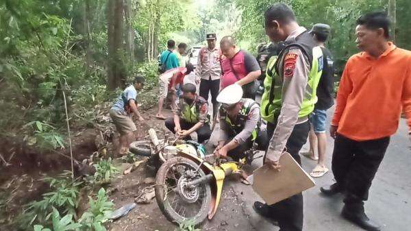 Ditemukan Tewas Tertimpa Sepeda Motor di Hutan Cagar Alam Darupono Kendal, Begini Dugaannya Ditemukan Tewas Tertimpa Sepeda Motor di Hutan Cagar Alam Darupono Kendal, Begini Dugaannya