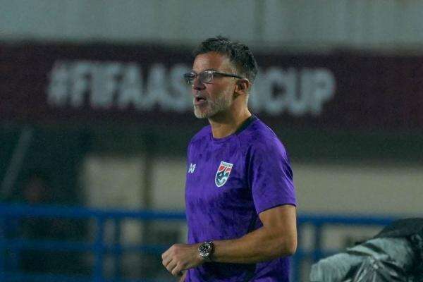 Pelatih Timnas Thailand Sesumbar Tak Sabar Ingin Hadapi Timnas Indonesia di Depan Puluhan Ribu Suporter Pelatih Timnas Thailand Sesumbar Tak Sabar Ingin Hadapi Timnas Indonesia di Depan Puluhan Ribu Suporter