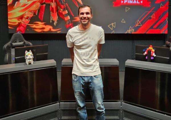 Profil Romain Molina, Jurnalis Prancis yang Janji Bongkar Skandal Sepakbola di Indonesia Profil Romain Molina, Jurnalis Prancis yang Janji Bongkar Skandal Sepakbola di Indonesia