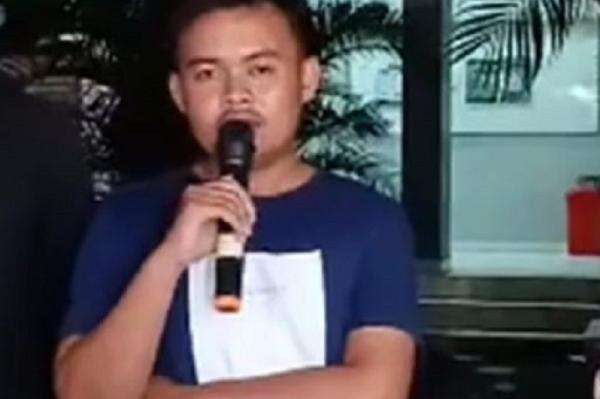 Momen Ketua BEM FH UBK Akui Terima Rp20 Juta usai Bertemu Gibran, Langsung Bagikan ke Temannya Momen Ketua BEM FH UBK Akui Terima Rp20 Juta usai Bertemu Gibran, Langsung Bagikan ke Temannya