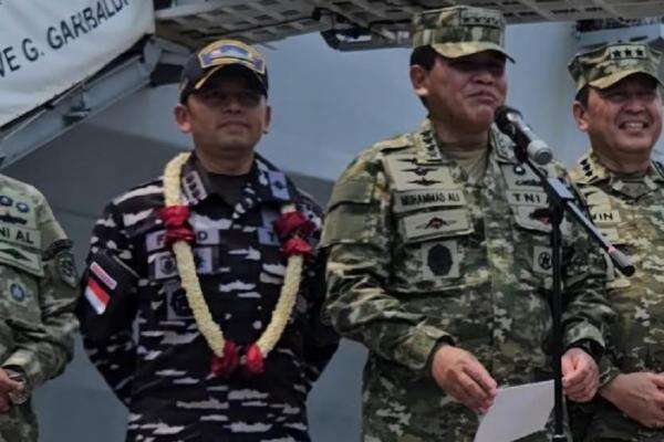 Kisah Kolonel Fuad Berlayar dengan Giuseppe Garibaldi hingga Jadi Calon Komandan Kapal Induk Pertama Kisah Kolonel Fuad Berlayar dengan Giuseppe Garibaldi hingga Jadi Calon Komandan Kapal Induk Pertama