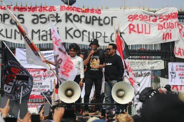 Polda Metro Endus Dugaan Modus Kegiatan Sosial Kelompok Penunggang Demo DPR Polda Metro Endus Dugaan Modus Kegiatan Sosial Kelompok Penunggang Demo DPR