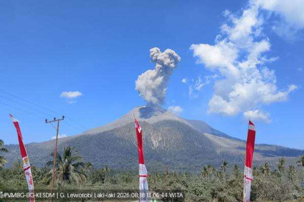 Gunung Lewotobi Laki-laki Meletus, Muntahkan Kolom Abu Setinggi 1 Km ke Langit Gunung Lewotobi Laki-laki Meletus, Muntahkan Kolom Abu Setinggi 1 Km ke Langit
