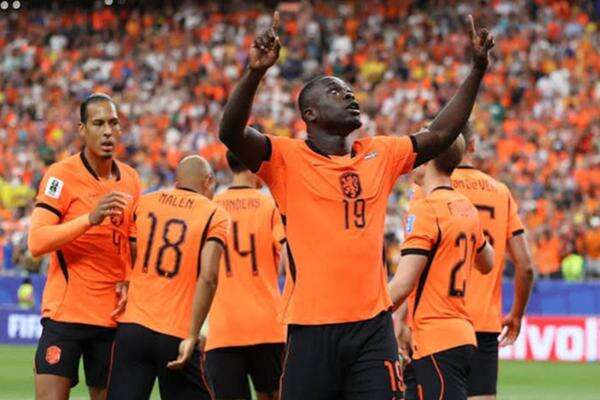 Deretan Fakta Menarik Usai Belanda Hajar Swedia 5-1 Deretan Fakta Menarik Usai Belanda Hajar Swedia 5-1