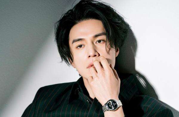 Netizen Klaim Pacaran dengan Lee Dong Wook hingga Transfer Rp449 Juta untuk Sang Aktor Netizen Klaim Pacaran dengan Lee Dong Wook hingga Transfer Rp449 Juta untuk Sang Aktor