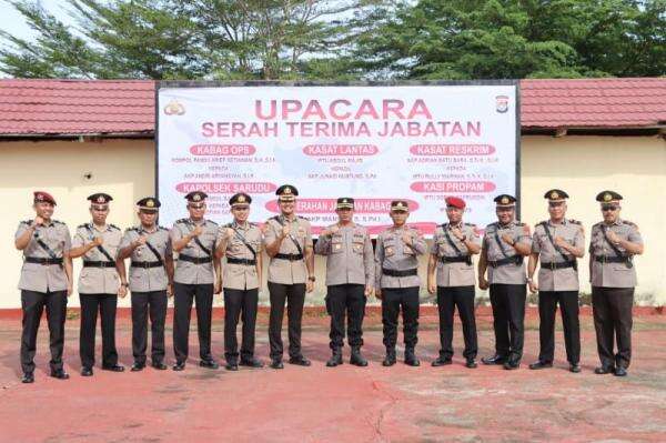 Mutasi Polda Sulbar, Ini Daftar Pejabat Utama Polres Pasangkayu yang Diganti Mutasi Polda Sulbar, Ini Daftar Pejabat Utama Polres Pasangkayu yang Diganti
