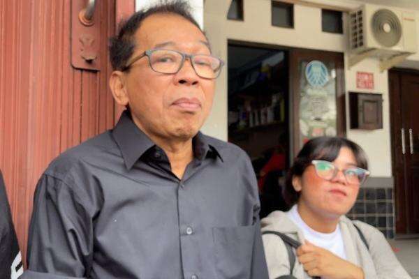 Jarwo Kwat Kenang Temon: Pelawak yang Tak Pernah Marah dan Selalu Menghibur Jarwo Kwat Kenang Temon: Pelawak yang Tak Pernah Marah dan Selalu Menghibur