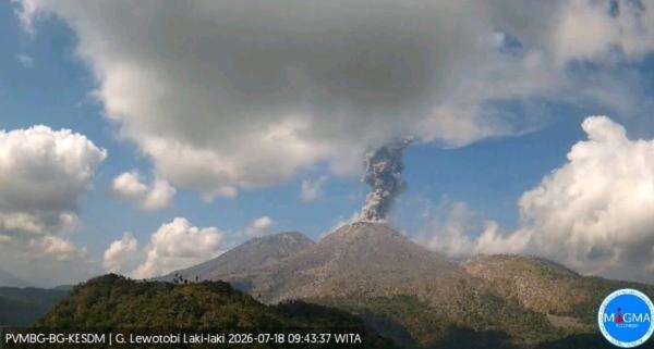 Gunung Lewotobi Laki-Laki Meletus Pagi Ini, Semburkan Kolom Abu 1.000 Meter Gunung Lewotobi Laki-Laki Meletus Pagi Ini, Semburkan Kolom Abu 1.000 Meter