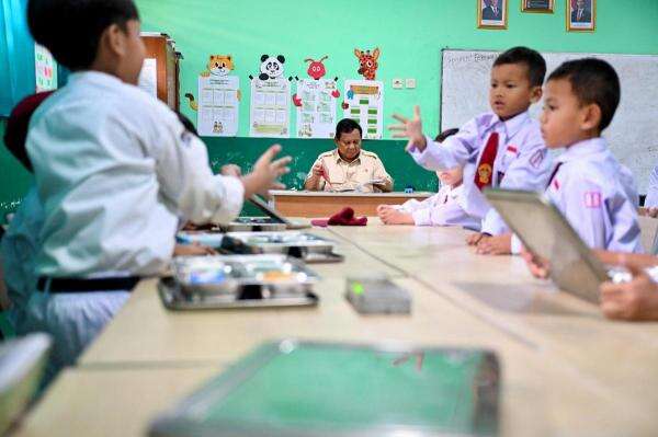 BGN Kaji Efisiensi, Anak Orang Kaya Tak Akan Dapat MBG BGN Kaji Efisiensi, Anak Orang Kaya Tak Akan Dapat MBG