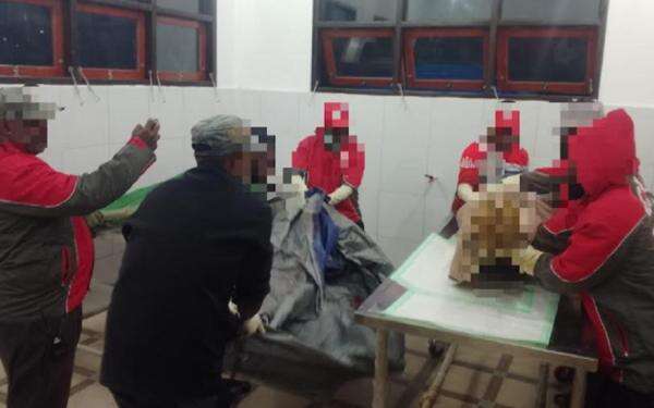 Satgas Damai Cartenz Evakuasi 10 Pekerja Jalan yang Ditembak KKB Papua, 5 Tewas Satgas Damai Cartenz Evakuasi 10 Pekerja Jalan yang Ditembak KKB Papua, 5 Tewas