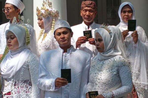 Nikah Massal Gratis di Purwakarta, Pengantin Dapat Fasilitas Mobil hingga Tempat Bulan Madu Nikah Massal Gratis di Purwakarta, Pengantin Dapat Fasilitas Mobil hingga Tempat Bulan Madu